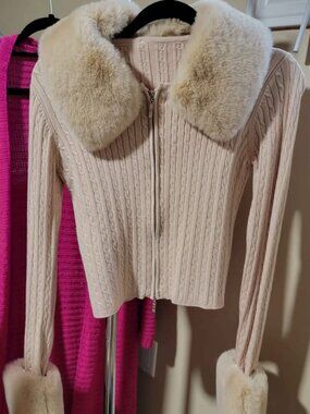 FAUX FUR ZIP SWEATER WITH REMOVABLE CUFFS